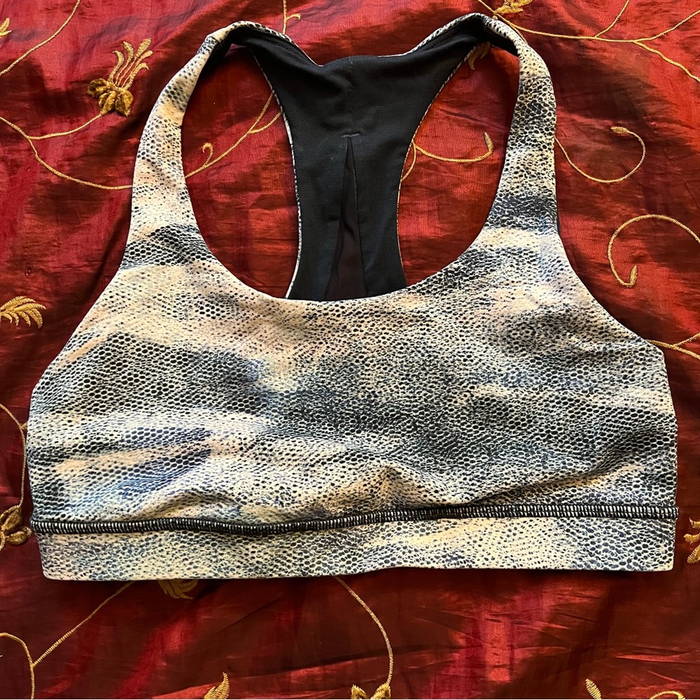 Lululemon sports bra